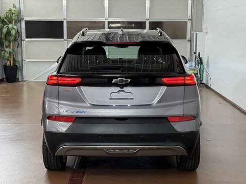 Used 2022 Chevrolet Bolt EUV LT w/ Comfort Package FWD image 4