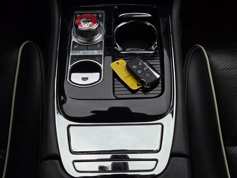 Used 2014 Jaguar XJ AWD image 28
