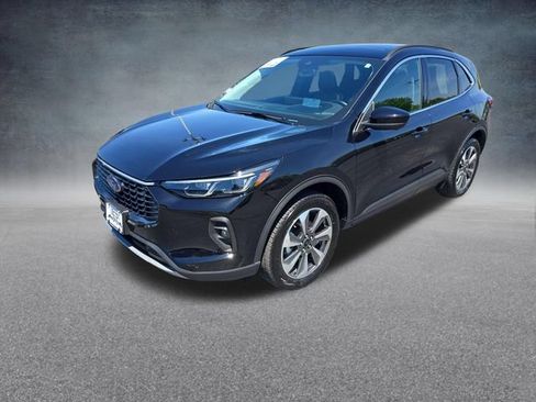 Certified 2025 Ford Escape Platinum w/ Premium Technology Package AWD/4WD image 3
