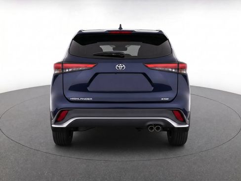 Used 2022 Toyota Highlander XSE FWD image 10