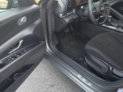 Used 2024 Hyundai Elantra SEL FWD image 11
