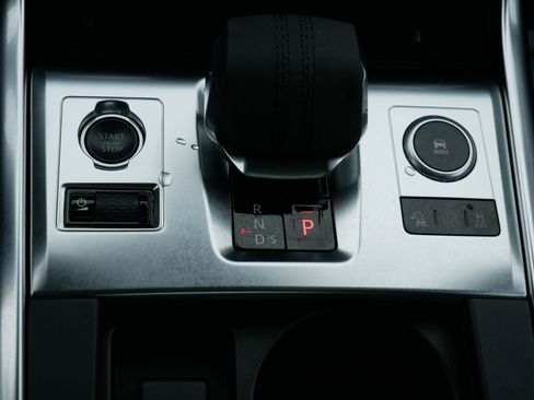 Used 2022 Jaguar XF R-Dynamic SE image 25