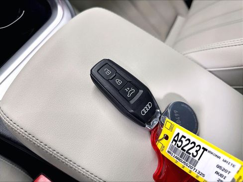 Used 2025 Audi Q5 Premium AWD/4WD image 12