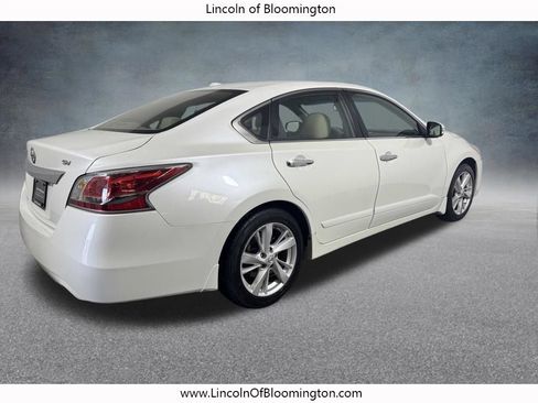 Used 2015 Nissan Altima 2.5 SV w/ Convenience Package FWD image 6