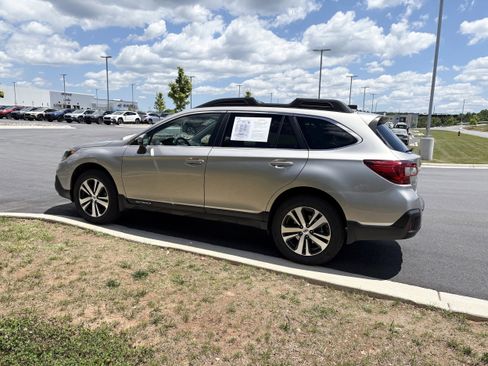 Used 2018 Subaru Outback 2.5i Limited AWD/4WD image 5