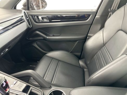 Certified 2023 Porsche Cayenne Coupe image 30