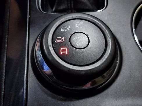 Used 2018 Ford Explorer XLT w/ Equipment Group 202A AWD/4WD image 26