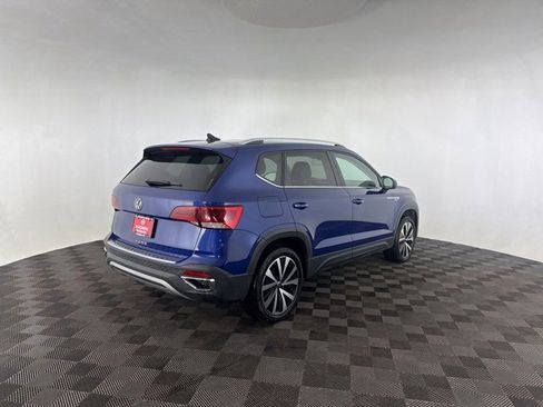 Used 2023 Volkswagen Taos SE w/ Panoramic Sunroof Package image 8