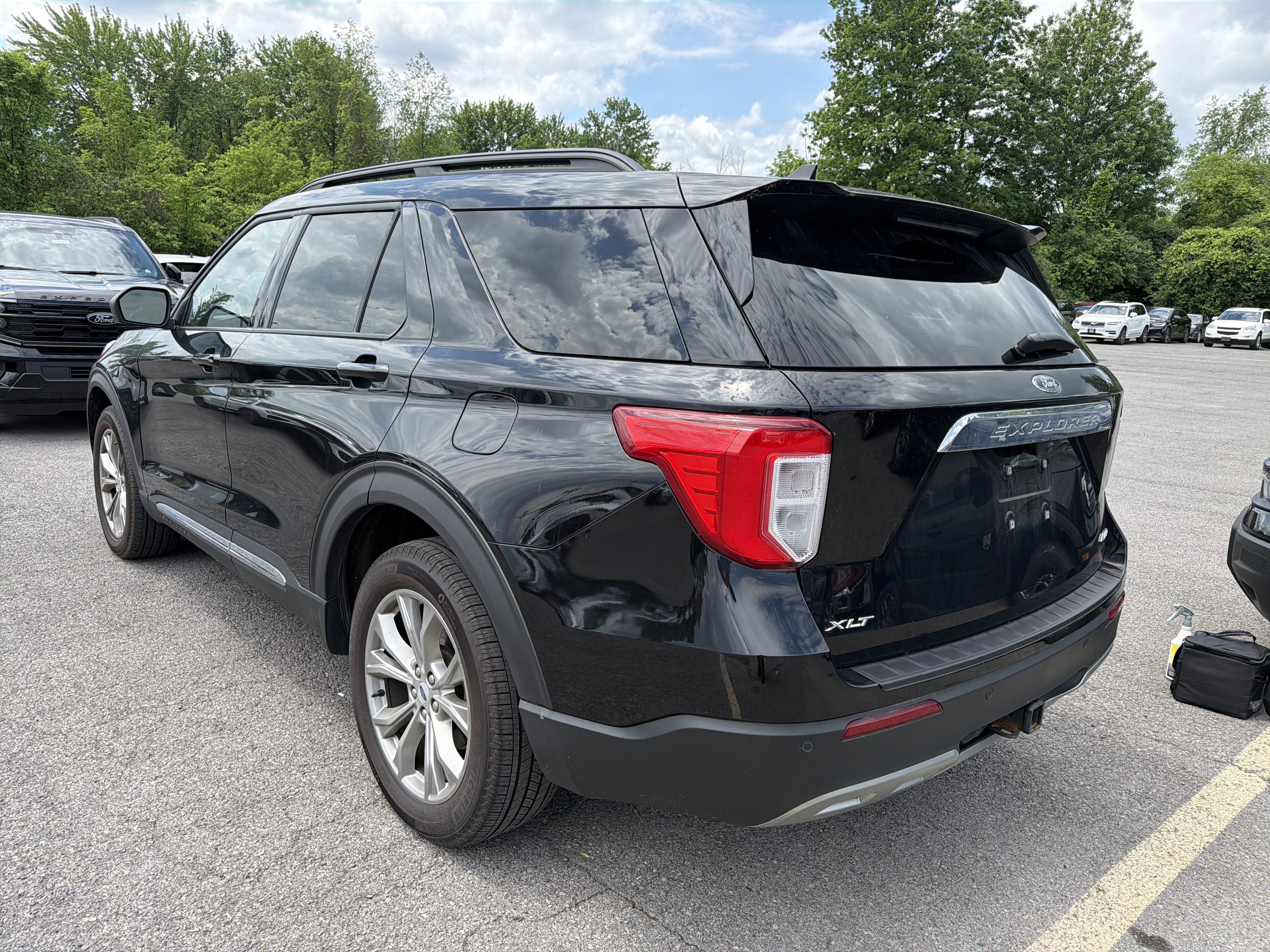 Used 2023 Ford Explorer XLT w/ Equipment Group 202A AWD/4WD image 5