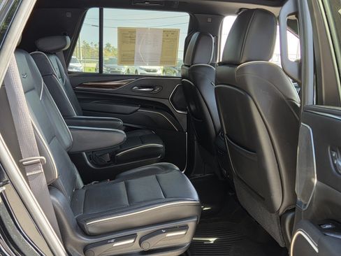Used 2021 Cadillac Escalade Premium Luxury RWD image 17