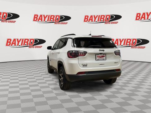 Used 2024 Jeep Compass Latitude AWD/4WD image 8