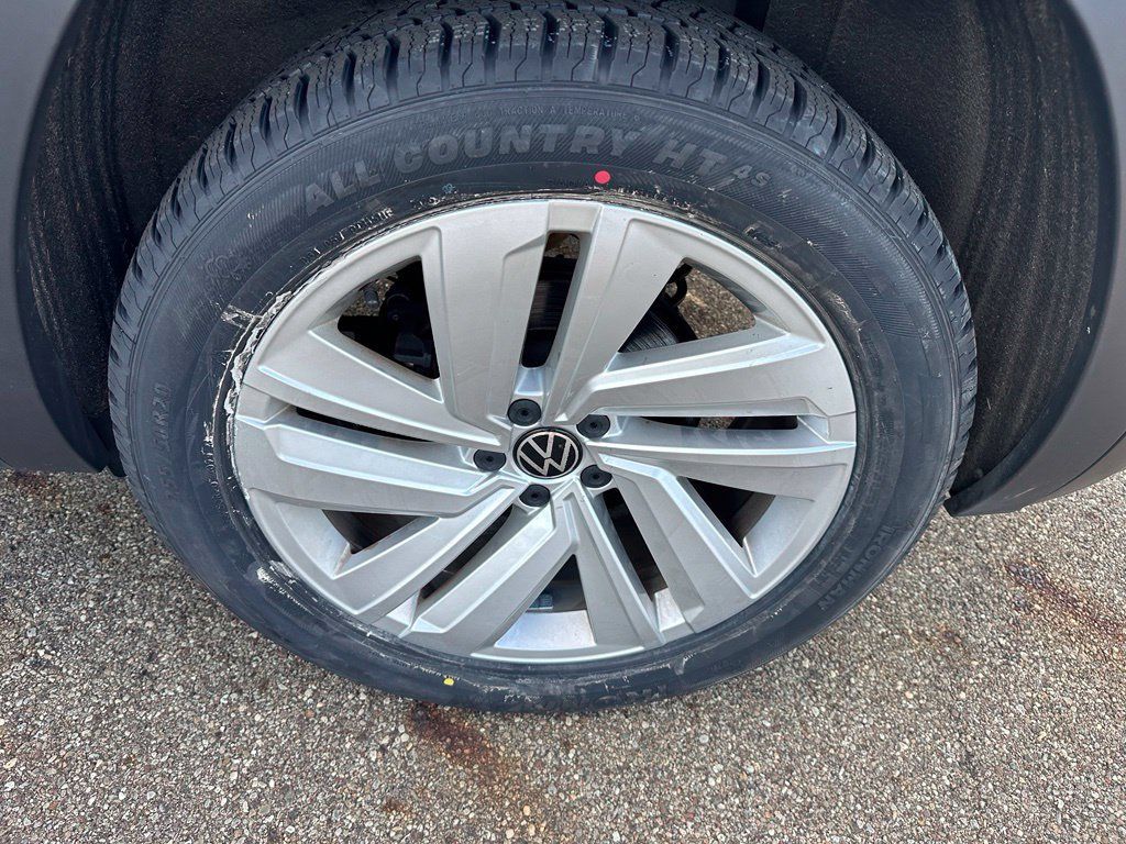 Certified 2023 Volkswagen Atlas Cross Sport SE FWD image 7