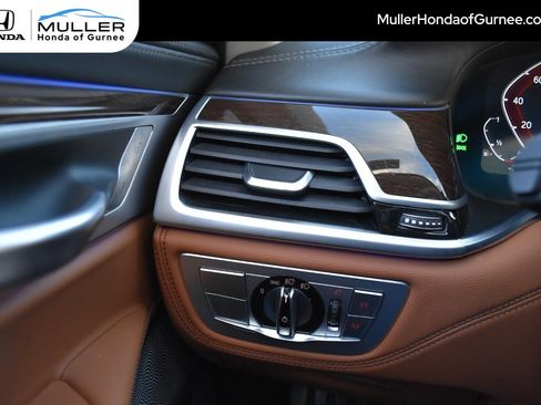 Used 2020 BMW 750i xDrive w/ Executive Package image 37