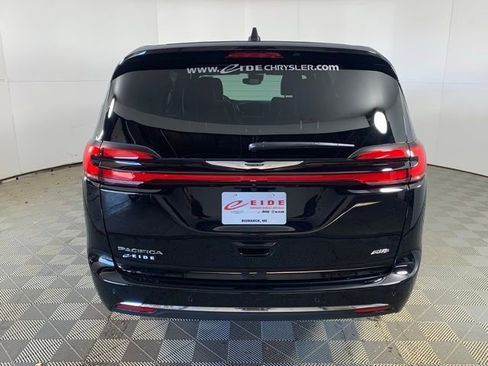 New 2026 Chrysler Pacifica Select image 6