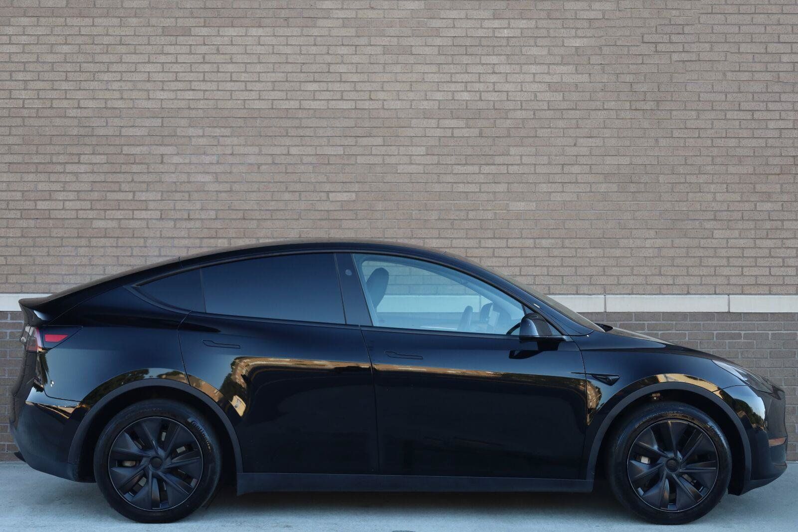 Used 2025 Tesla Model Y Long Range RWD image 3