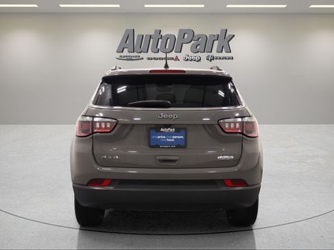 Used 2024 Jeep Compass Latitude AWD/4WD image 8
