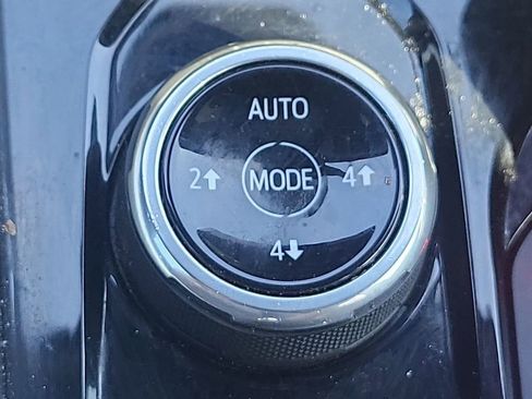 Used 2023 Chevrolet Colorado Trail Boss w/ Technology Package image 40