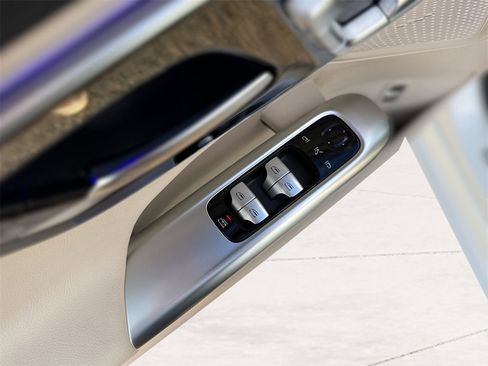 New 2025 Mercedes-Benz C 300 4MATIC Sedan image 13