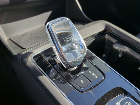 Used 2025 Volvo XC90 B6 Plus image 27