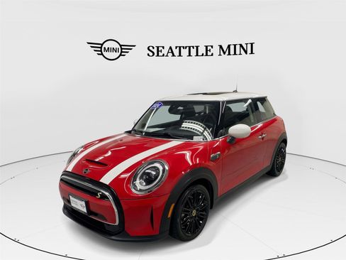 Certified 2024 MINI Cooper SE w/ Signature Upholstery Package image 1