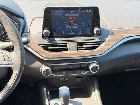 Used 2025 Nissan Altima 2.5 SV FWD image 13