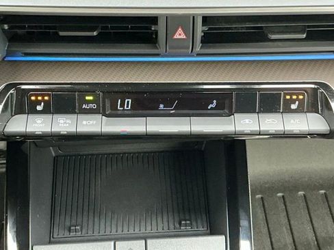Used 2023 Toyota Prius XLE FWD image 13