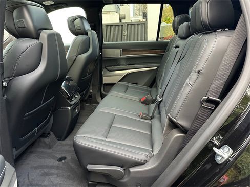 New 2026 Cadillac Vistiq Sport image 15