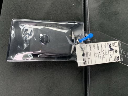 Used 2025 Volvo XC40 B5 Plus image 37