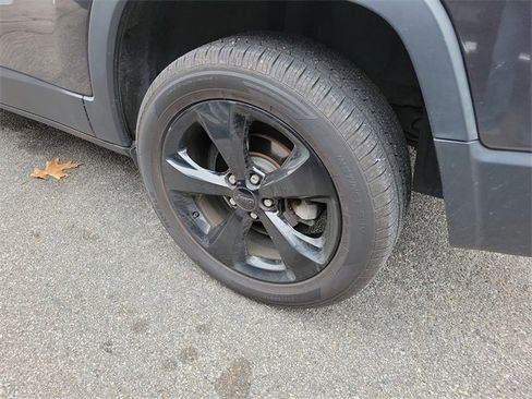 Used 2019 Jeep Cherokee Latitude Plus image 7