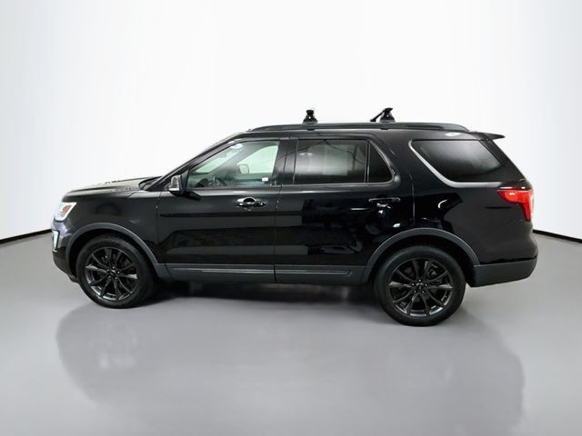 Used 2017 Ford Explorer XLT w/ Equipment Group 202A AWD/4WD image 4