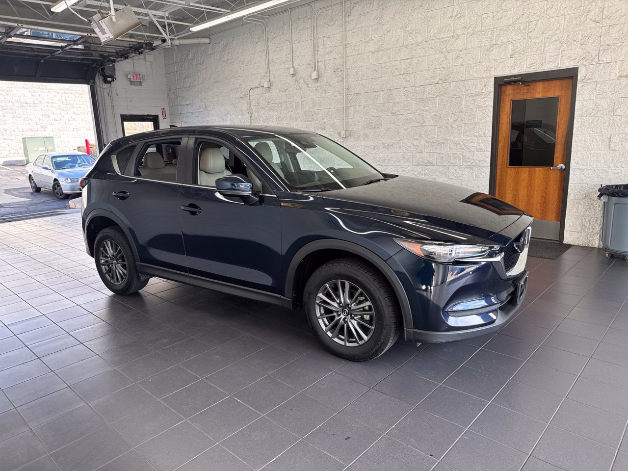 Used 2021 MAZDA CX-5 Touring FWD image 1
