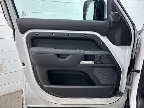 Used 2023 Land Rover Defender 110 X-Dynamic SE image 24
