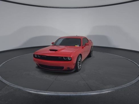 Used 2015 Dodge Challenger SRT RWD image 6