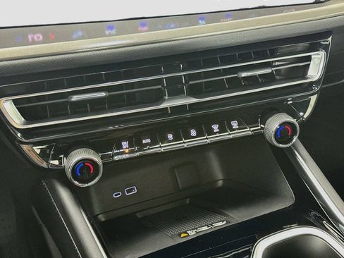 New 2027 Chevrolet Traverse LT w/ Sun and Wheel Package FWD image 18