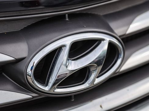 Used 2018 Hyundai Santa Fe Sport 2.0T FWD image 10