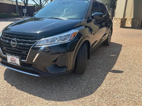 Used 2023 Nissan Kicks SV FWD image 3
