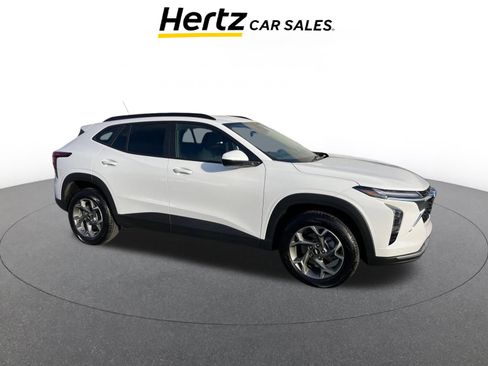 Used 2025 Chevrolet Trax LT image 1