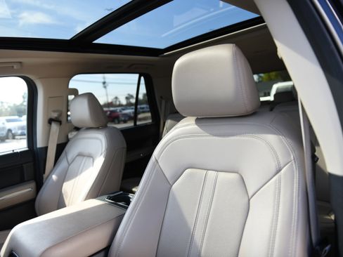 Used 2024 Ford Expedition Limited image 14