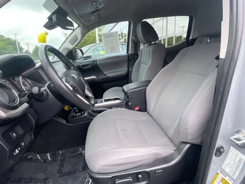 Used 2021 Toyota Tacoma SR5 AWD/4WD image 15