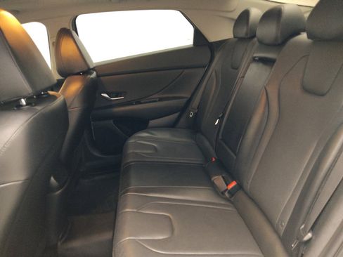 Used 2023 Hyundai Elantra Limited FWD image 18