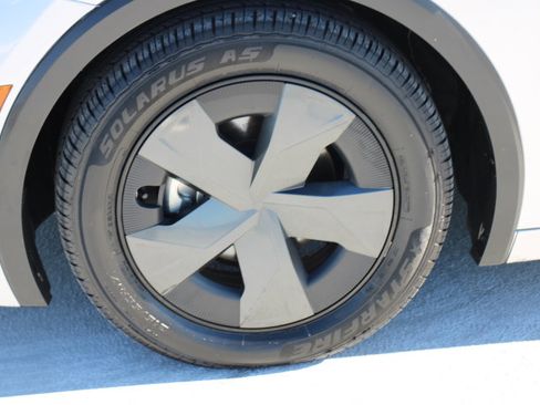 Used 2023 Toyota Prius LE image 9