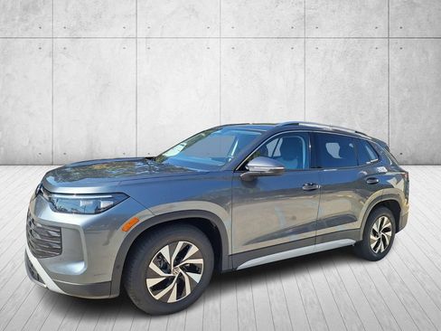 New 2025 Volkswagen Tiguan S image 9