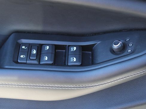 Used 2023 Jeep Grand Cherokee L Laredo image 10