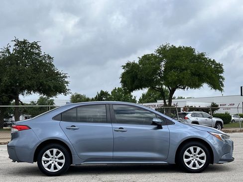 Used 2024 Toyota Corolla LE FWD image 3