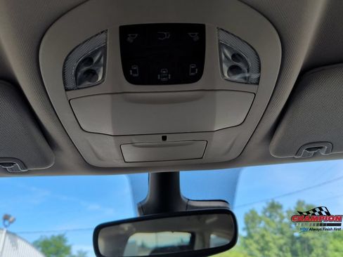 Used 2024 Chrysler Pacifica Touring-L FWD image 20