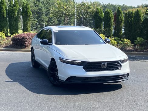 Used 2025 Honda Accord SE image 2