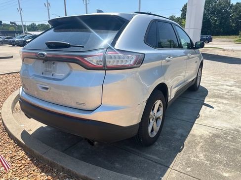 Used 2018 Ford Edge SE FWD image 5