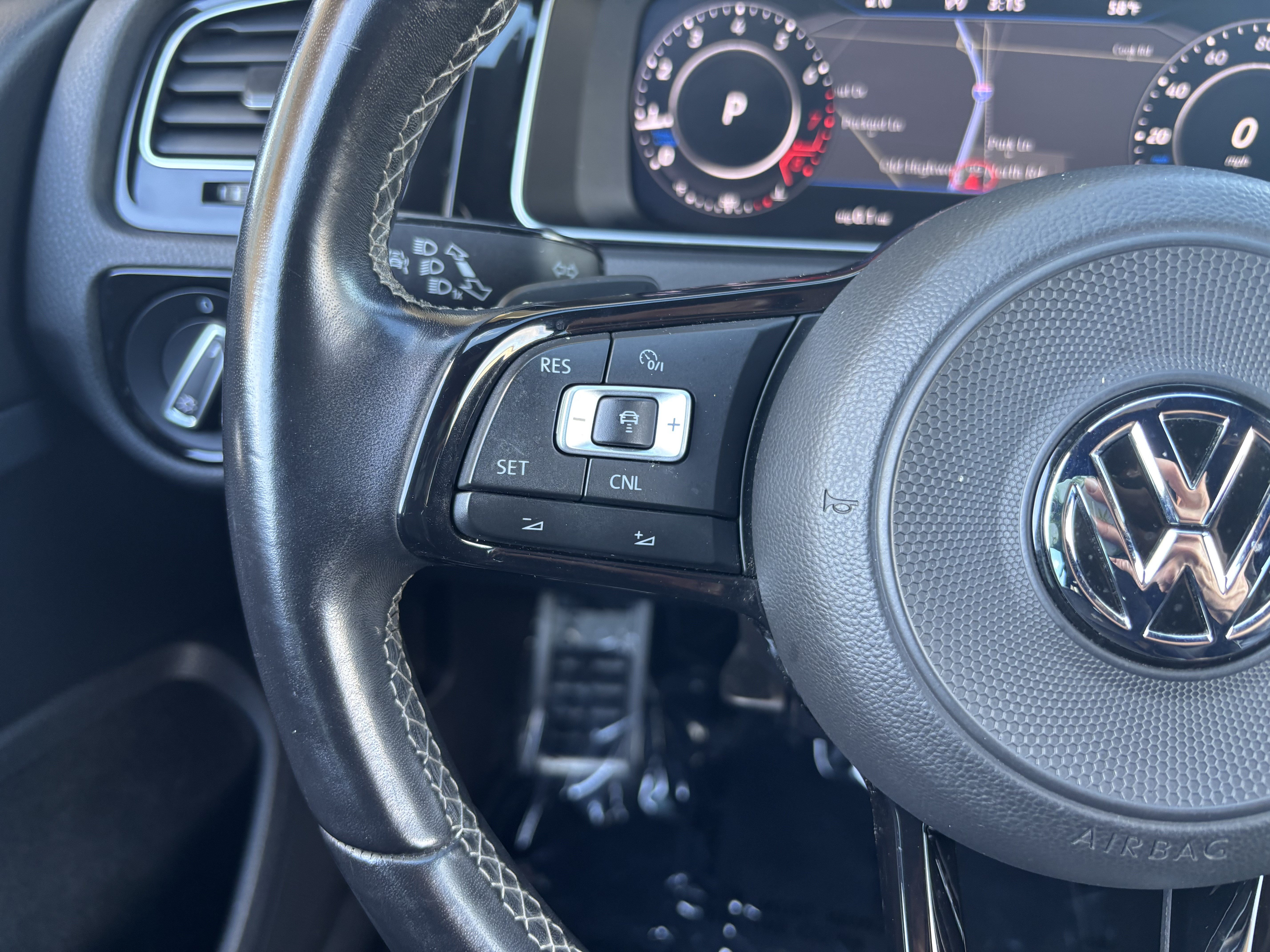 Used 2018 Volkswagen Golf R 4-Door AWD/4WD image 16