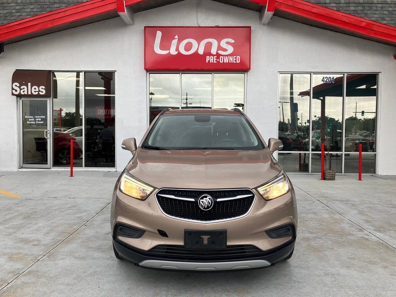 Used 2019 Buick Encore Preferred FWD image 1