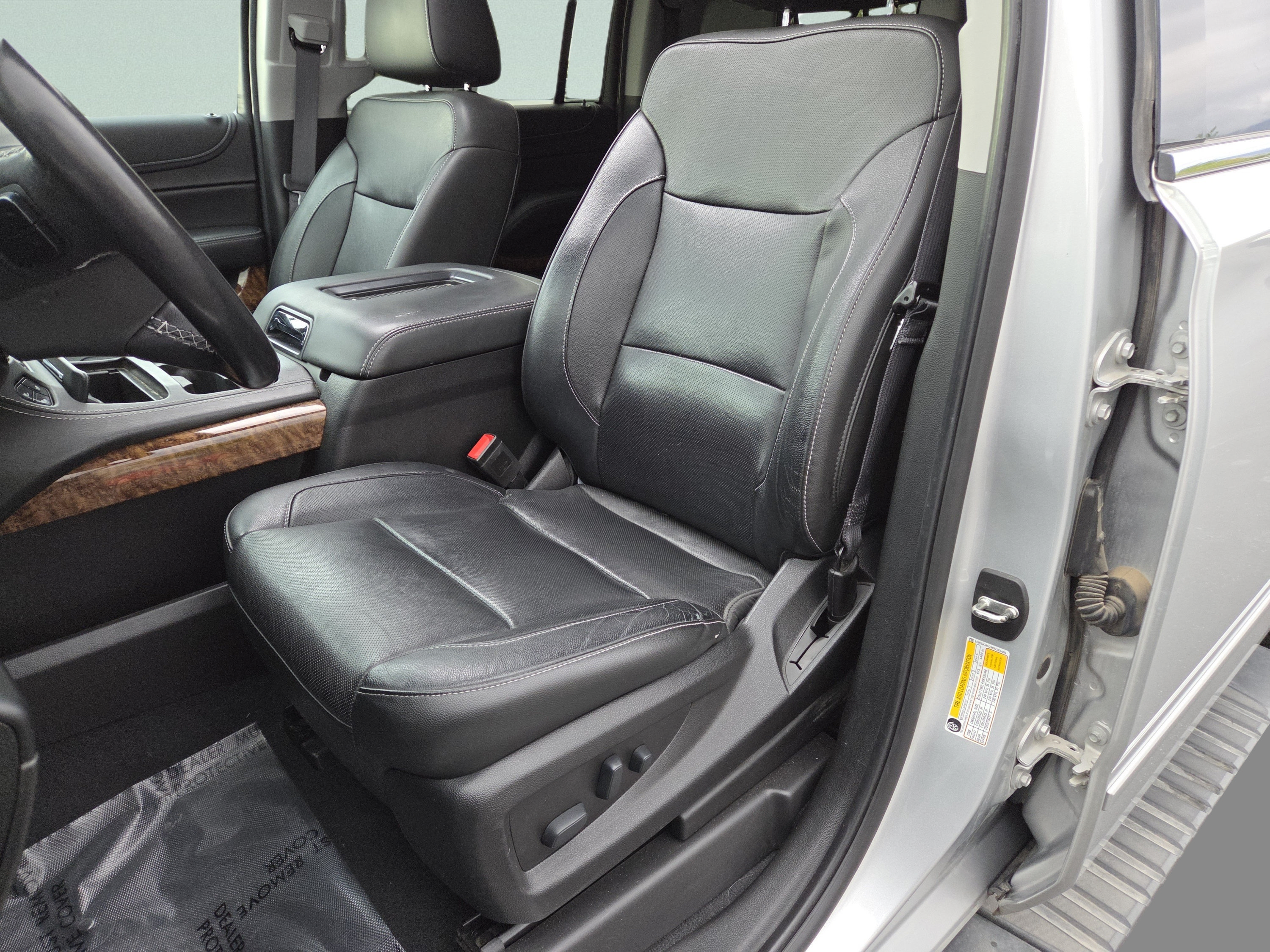 Used 2019 Chevrolet Suburban Premier AWD/4WD image 6